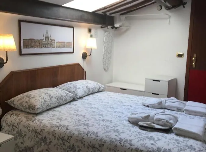 M9 Pantheon Attic 12 רומא